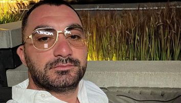 Pescobar, prima fotografie alături de fiul său. Milionarul radiază de fericire de când are un băiețel: „Prima plimbare”