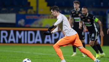„Medicii au încercat 45 de minute să-l resusciteze”. Tatăl fotbalistului Dragoş Huiban a murit în parcarea stadionului din Galați, după meciul fiului. Cauza decesului