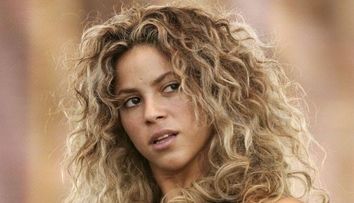 Shakira, constienta de defectele ei. Adevarul despre silueta divei latino la plaja, imbracata numai in bikini - FOTO