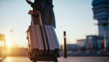 O femeie și-a ratat vacanța în Spania, pe care a plănuit-o un an, și a pierdut aproape 1000 de euro din cauza neatenției! Ce a pățit la aeroport