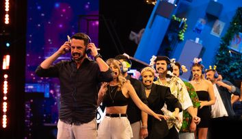 Săriți de pe fix, 23 noiembrie 2023. Gașca de comedianți, dar și cei doi invitați surpriză, Ana și Adi, au stârnit hohote de râs la proba Telefonul fără dinți