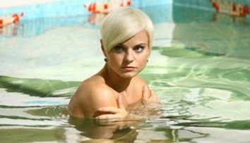 Scena nud din piscina explicata de Jojo