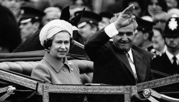 Gestul amuzant al Reginei Elisabeta, când l-a primit pe Ceaușescu la Palatul Buckingham