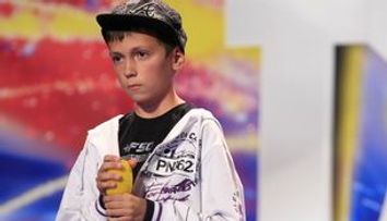 Agache Cosmin a ajuns sa faca beatbox dupa ce a vizionat pe internet diverse filmulete! VIDEO