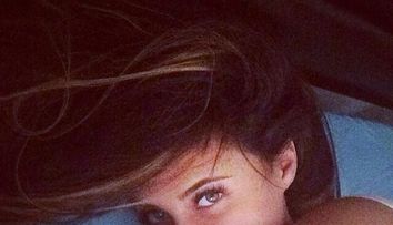 Insarcinata in aproape sapte luni, Antonia se mandreste cu bustul sau generos. Cu ce decolteu ametitor a aparut - FOTO