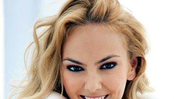 Roxana Ionescu are in plan sa se mute cu un barbat. Cine este misteriosul cu care va locui frumoasa blonda