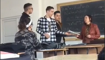 Scene șocante într-un liceu din Pitești! Cum a reacțioant un elev după ce profesoara i-a dat nota 3: „O să fac ceva foarte urât!”