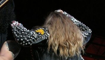 Fergie are un fundulet sexy, pe care l-a fatait la un concert pe langa Slash! FOTO