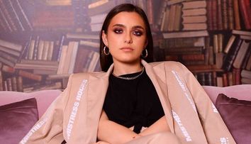 Alexia Eram a primit butonul de argint de la YouTube: „Vreau să vă mulțumesc”
