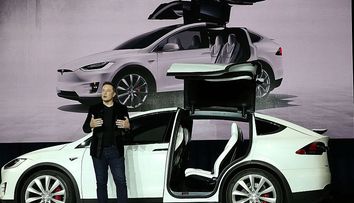 I-au fost oferiţi 1 milion de dolari pentru a sabota gigantul Tesla! Ce decizie a luat angajatul lui Elon Musk