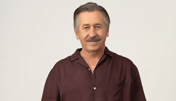 Încep filmările pentru sezonul doi al serialului TĂTUȚU`! Anghel Damian: „Următorul sezon este plin de răsturnări de situație. Este exact cel mai jos punct al existenței lui Bebe Măcelaru”