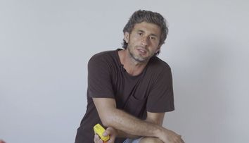 VIDEO Dragoș Bucur te învață să montezi singur parchetul în casă