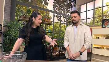 Tortul perfect pentru zile de sărbătoare! Rețeta Florenței cu bezea, nucă și fructe de pădure