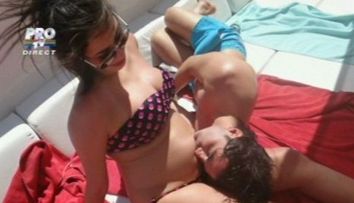 A slabit 30 de kilograme dupa nastere si acum isi etaleaza corpul la plaja. Sotia lui Pepe, in costum de baie