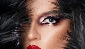 Alexander White, secretele unui Drag Queen din România: ”La 14 ani, m-am îmbrăcat, pentru prima oară, în femeie”