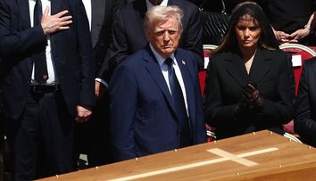 Donald și Melania Trump, separați după funeraliile Papei Francisc! Cei doi și-au luat rămas bun și au plecat în direcții opuse, fiecare în treaba sa. Unde au fost văzuți