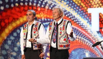 Voicu Florea si Sandu Nicolae au cantat la linguri si au reusit sa-l induplece chiar si pe Mihai Petre, in prima editie a noului sezon 