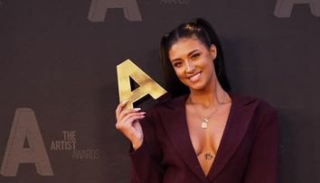 Antonia, decolteu impresionant la Artist Awards. Cum a venit îmbrăcată pe covorul roșu