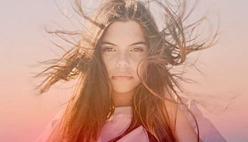 Alessiah lansează, chiar de ziua ei de naștere, videoclipul piesei „Love me”