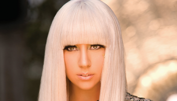 Lady Gaga, indecenta la restaurant. Cantareata si-a uitat hainele acasa si a iesit pe strada in lenjerie intima