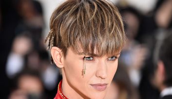 Primele imagini. Cum arată Ruby Rose în costumul de Batwoman