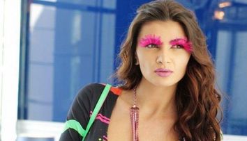 Ramona Gabor, sexy in bikini de peste 300 de euro! Cum arata costumul de baie care face mai mult decat salariul pe luna al unei romance
