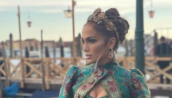 Jennifer Lopez, apariție de zile mari la Veneția! Cum s-a îmbrăcat diva latino la prezentarea de modă Dolce&Gabbana