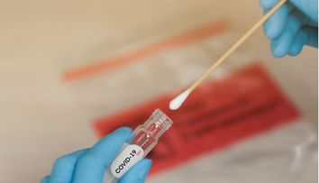 S-a aprobat primul kit de testare pentru Covid-19 ce poate fi folosit acasă și care oferă rezultatul în 30 de minute
