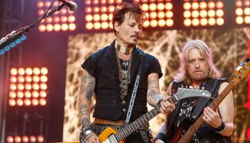Johnny Depp, concert la București cu trupa Hollywood Vampires. Cât costă biletele