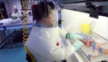 Un caz de Ebola, detectat în Franța. Pacienta tocmai se întorsese din Congo, acolo unde virusul a ucis 267 de oameni și a infectat încă 1000