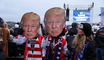 James Corden, critică dură la adresa lui Trump: ”America a fost luată ostatică de un nebun”