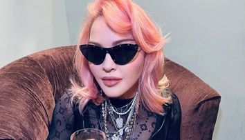 Madonna, o nouă apariție incendiară! A pozat topless pentru admiratorii de pe Instagram
