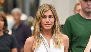 Ce mănâncă Jennifer Aniston ca să arate așa la 57 de ani! Actrița are 51 kg, la o înălțime de 1.64 m. Meniul unei zile obișnuite: ”Dimineața, omletă...”