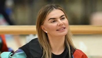 „Capul ei arată ca un dovleac”. Alina Kabaeva, ținta criticilor după publicarea unor imagini din sala de gimnastică