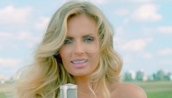 Andreea Banica, in cea mai sexy tinuta. Perechea de pantaloni ultra-scurti care i-a lasat pe fani fara cuvinte