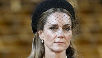 Cum s-a îmbrăcat Kate Middleton la funeraliile Ducesei de Kent. Detaliul pe care toată lumea l-a observat