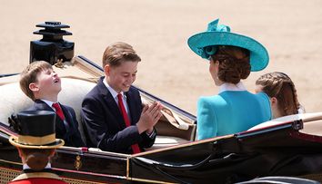 Prințul Louis a furat din nou spectacolul la Trooping the Colour! Momentul în care l-a spionat pe tatăl său și a stârnit hohote de râs la parada regală