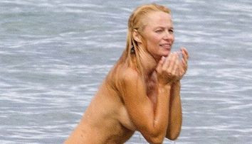 Pamela Anderson, nemachiata si topless la plaja. De ce s-a rusinat cand a dat ochii cu paparazzii