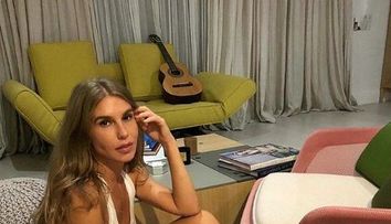 Corina Bud, o nouă fotografie topless! Cum s-a lăsat fotografiată artista
