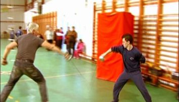 Interviu cu Szoby Cseh, cascadorul care ii transforma pe tinerii infractori in gladiatori: 