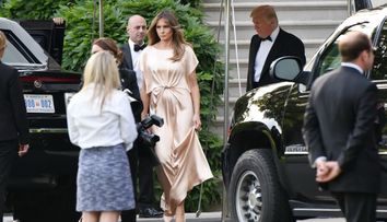 Melania Trump incearca sa salveze aparentele. Pe net circula poze nud cu ea, dar a aparut asa la un eveniment monden