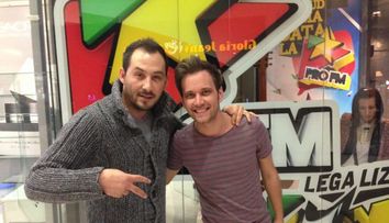 Stefan Stan, inveselit de DJ-ii ProFM Greeg si Marius Onuc la studioul ProFM din Afi Palace Cotroceni! Afla de unde e inspirata piesa 