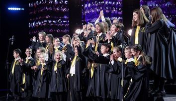 Românii au talent 2023. Copiii de la Butterfly Band au uitat de emoții datorită glumelor lui Mihai Bobonete: „Eu sunt mare fan privirea de sniper”