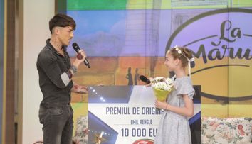 Castigatorul sezonului 8 Romanii au talent,Emil Rengle,i-a donat Biancai Badea premiul de originalitate de 10 000 euro