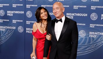 Lauren Sánchez a făcut furori într-o ținută de la un brand românesc. Cât a plătit soția lui Jeff Bezos pentru apariția spectaculoasă de la petrecerea burlăcițelor