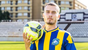 Vlad Ionuț Popescu, actorul care îl interpretează pe Mihai în Atletico Textila, interviu EXCLUSIV! Ce spune despre noul sezon al serialului de pe VOYO: „Doar Mircea Lucescu ar putea face ceva!”