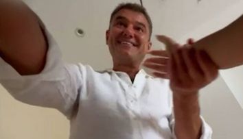 Cristian Boureanu, filmat în timp ce agresează sexual o tânără de 23 de ani. A atins-o în zonele intime, în timp ce fata îi spunea clar că nu își dorește acest lucru: „Îți stă bine la mine în pat”
