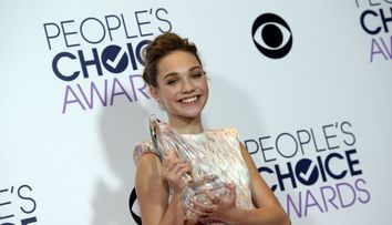 Are doar 13 ani si se remarca deja prin frumusete si rafinament. Maddie Ziegler a devenit o adevarata domnisoara