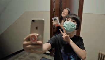 Irina Rimes a făcut pe curierul și a livrat fanilor ei noul album lansat pe piață
