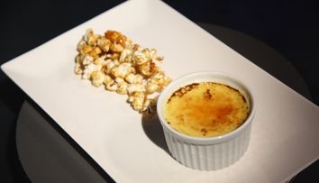 Reteta Florin Arvunescu: Crema de zahar ars cu porumb si floricele de porumb caramelizate
